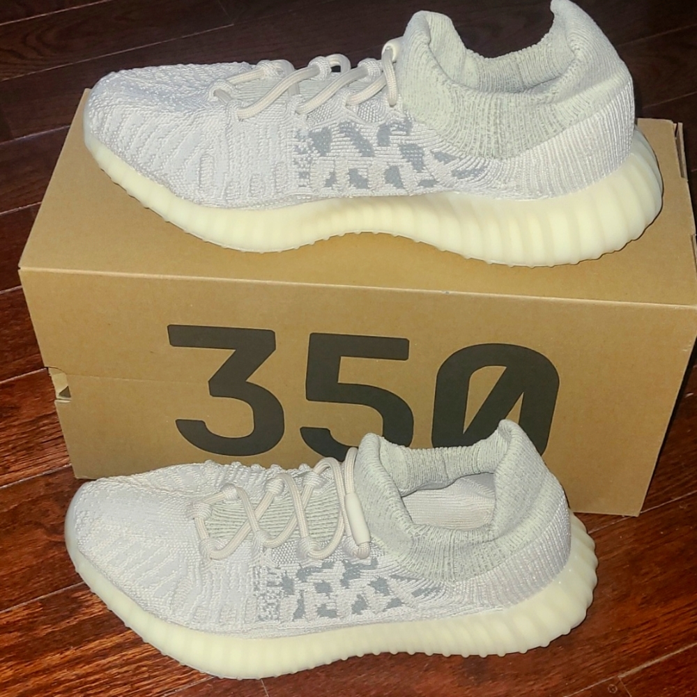 Yeezy z 350 V2